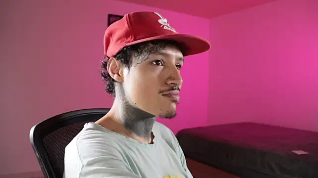 trieone 现场XXX聊天