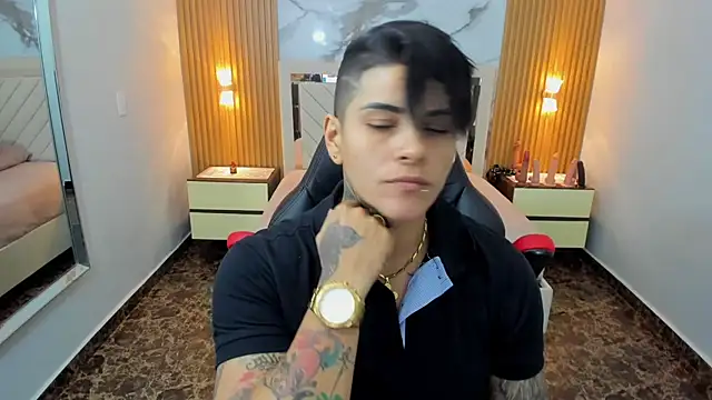 KAROLLJONES1 Adlı Modelin Canlı XXX Sohbeti