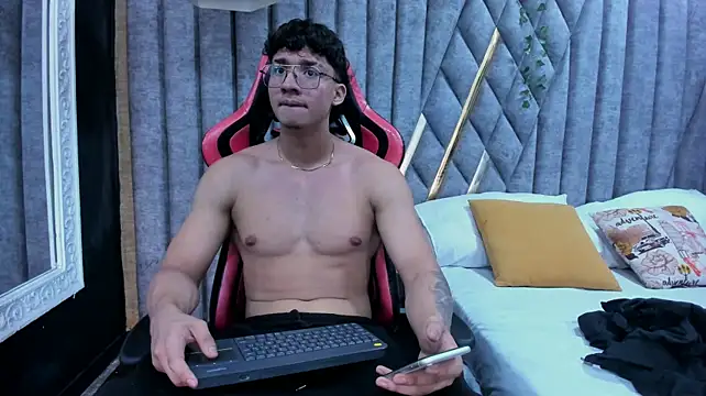 Axxel_Muscle Show Webcam