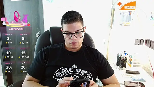 צ'אט XXX בשידור חי של Realjoel01