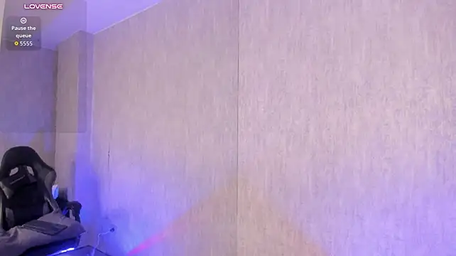 Chat +18 de Emily_Roussee ao vivo