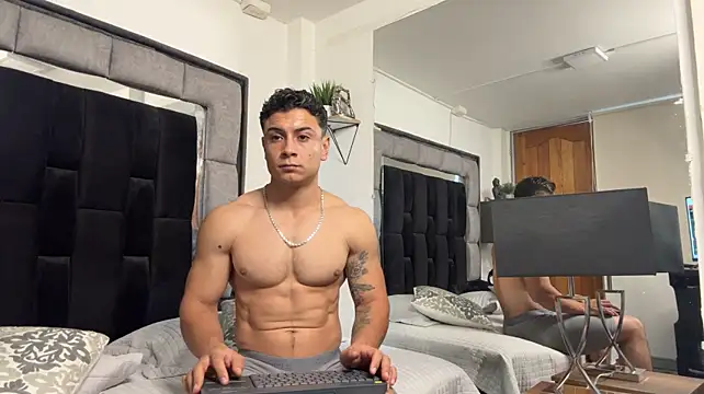 MR_MUSCLE's Live XXX Chat