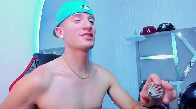 צ'אט XXX בשידור חי של hunterheat__