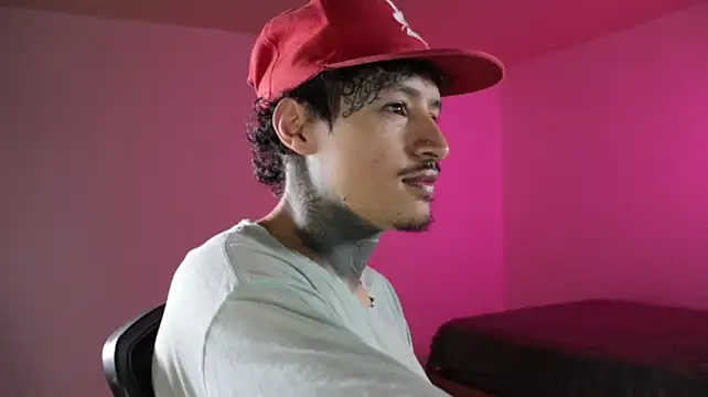 trieone's Live XXX Chat