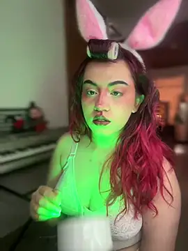 NikkiNix Chat XXX live