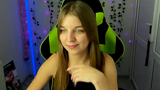 LuckyKinsley Adlı Modelin Canlı XXX Sohbeti