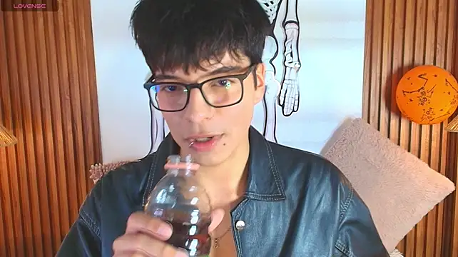 Chat +18 de Milo_Wolff ao vivo