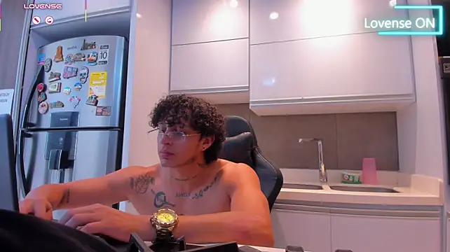 แชท XXX สดของ JayTaylorr
