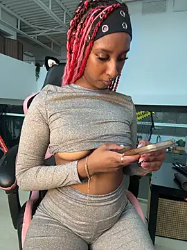 Your_Paris Chat XXX live