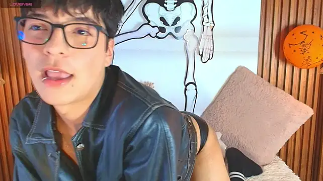 Milo_Wolff's Live XXX Chat