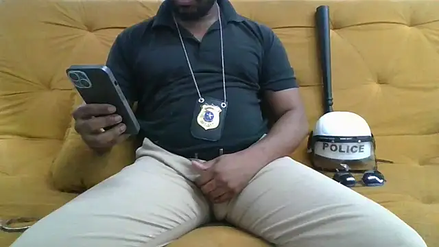 Czat XXX na żywo – POLICEOFFICERTONY