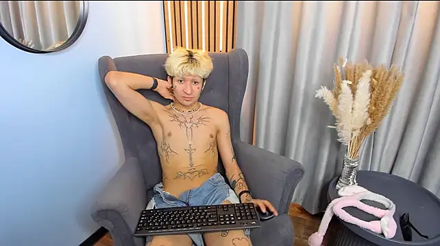 FinnEcho live XXX chat