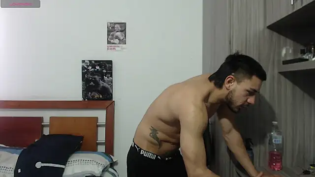 Chat XXX en directo de Taylor_DiamondBoy