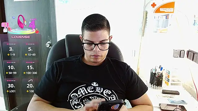 Realjoel01 élő XXX-chatje