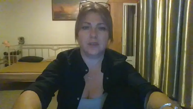 Chat +18 de ElenaLove888 ao vivo