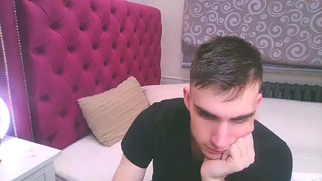 DeanWilde Chat XXX live