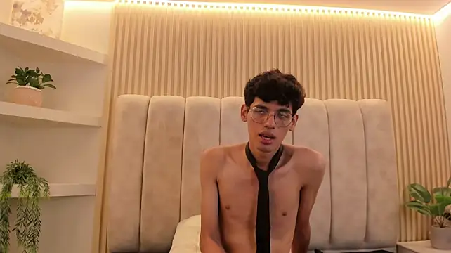 צ'אט XXX בשידור חי של Ethan_Kay