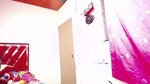 _Niki_69 Adlı Modelin Canlı XXX Sohbeti