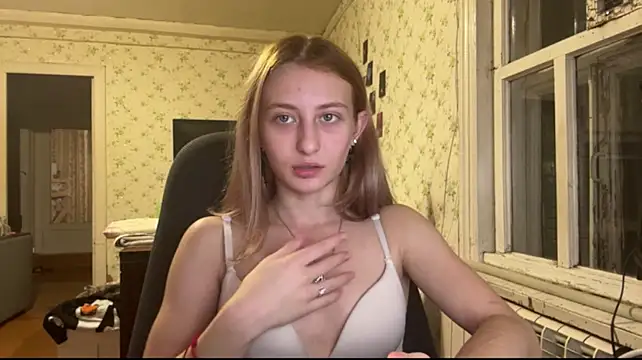 Lisaloveflower's Live XXX Chat