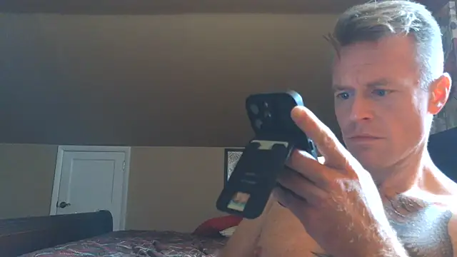 Chat XXX en directo de DILFiGuess1