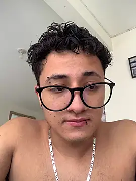XXX chat uživo modela Adonibaskerville4