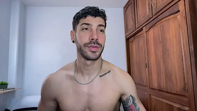 Guyinthemountain Show in webcam