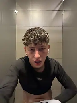 Pokazy przed kamerką – ARON_LUXX
