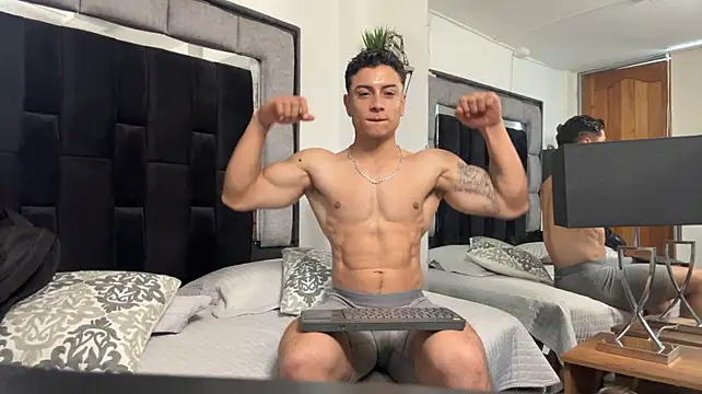 XXX chat uživo modela MR_MUSCLE