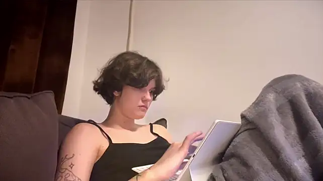 HeyFriren Adlı Modelin Canlı XXX Sohbeti