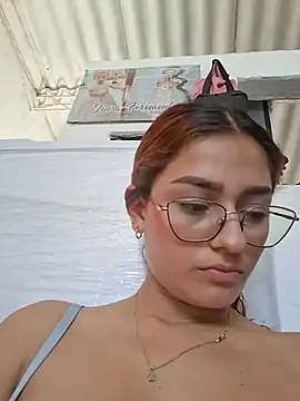Ary-18's Live XXX Chat