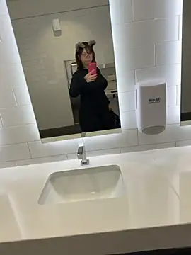 XXX chat uživo modela moan4mona