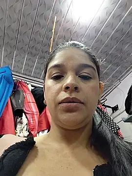 Layla-daring XXX чат на живо