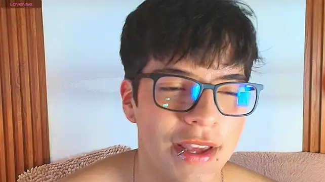 Milo_Wolff Adlı Modelin Canlı XXX Sohbeti