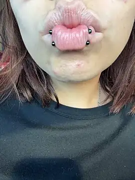 Chat +18 de moan4mona ao vivo