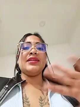 MAYE__13 লাইভ XXX চ্যাট