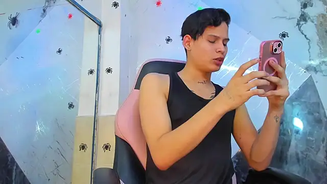 Brianhot0F's Live XXX Chat