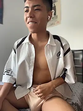 MaxiWildd Live XXX Chat