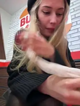 Chat +18 de blonde_exe ao vivo