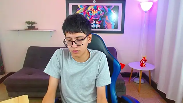 צ'אט XXX בשידור חי של alexcum_18