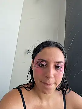 צ'אט XXX בשידור חי של MeggyMae_