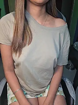 Amelia4U Adlı Modelin Canlı XXX Sohbeti