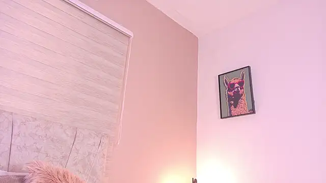 louissa_lee Show in webcam
