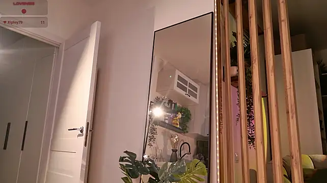 XXX chat uživo modela MichaellaMoon