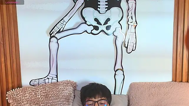 Онлайн чат XXX Milo_Wolff