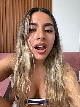 Chat XXX en directo de kataliina___