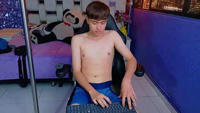 Brian_Montes Adlı Modelin Canlı XXX Sohbeti