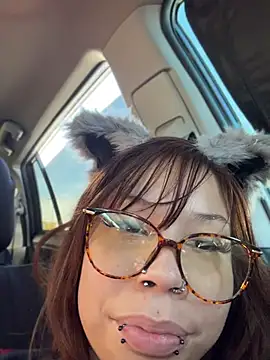 XXX chat uživo modela moan4mona