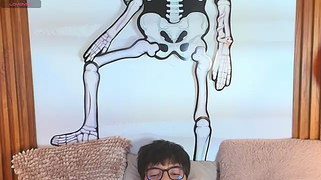 צ'אט XXX בשידור חי של Milo_Wolff
