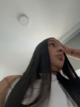 Czat XXX na żywo – Brunettecollins05