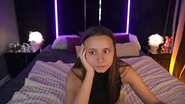 צ'אט XXX בשידור חי של TinyNatalie